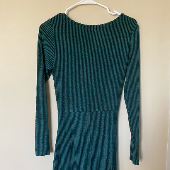Long sleeve green dress! - Picture 4 of 4